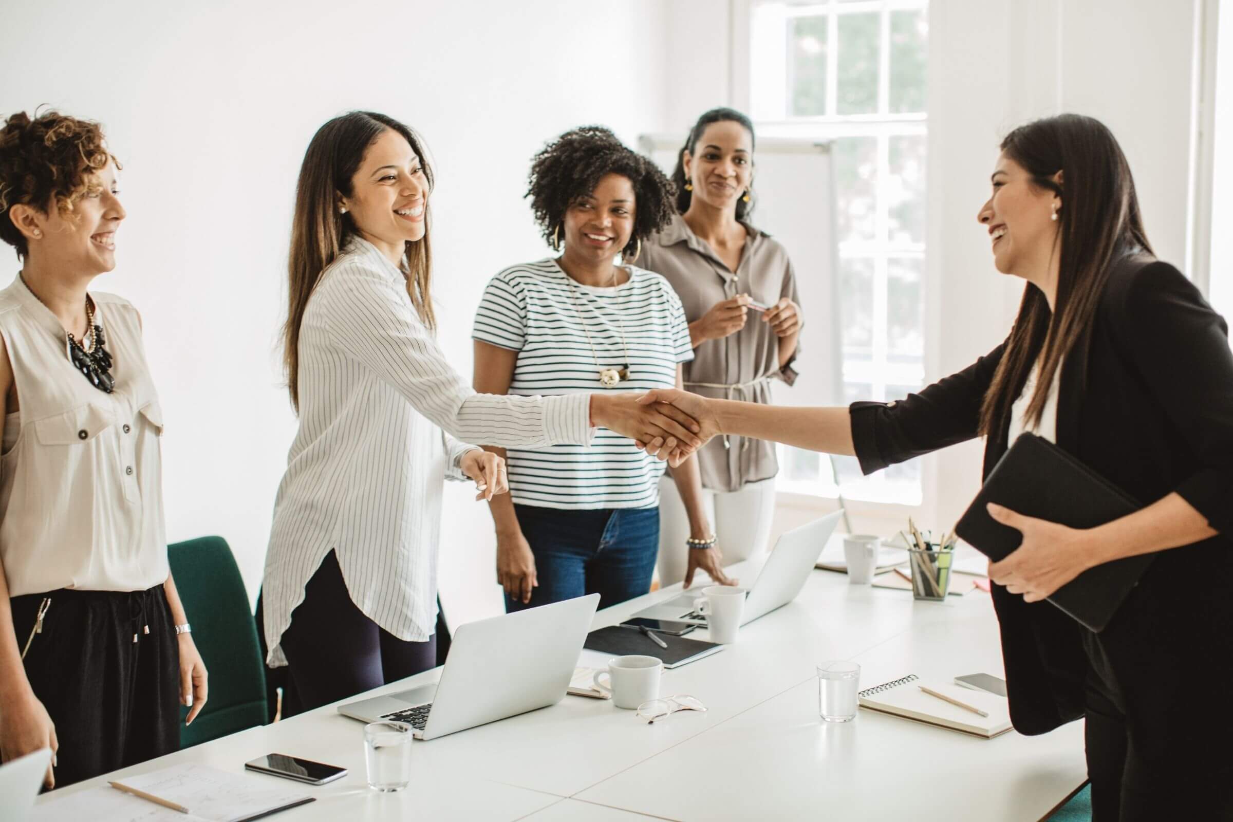 6 Heartwarming New Job Gifts For Friends Changing Career Paths