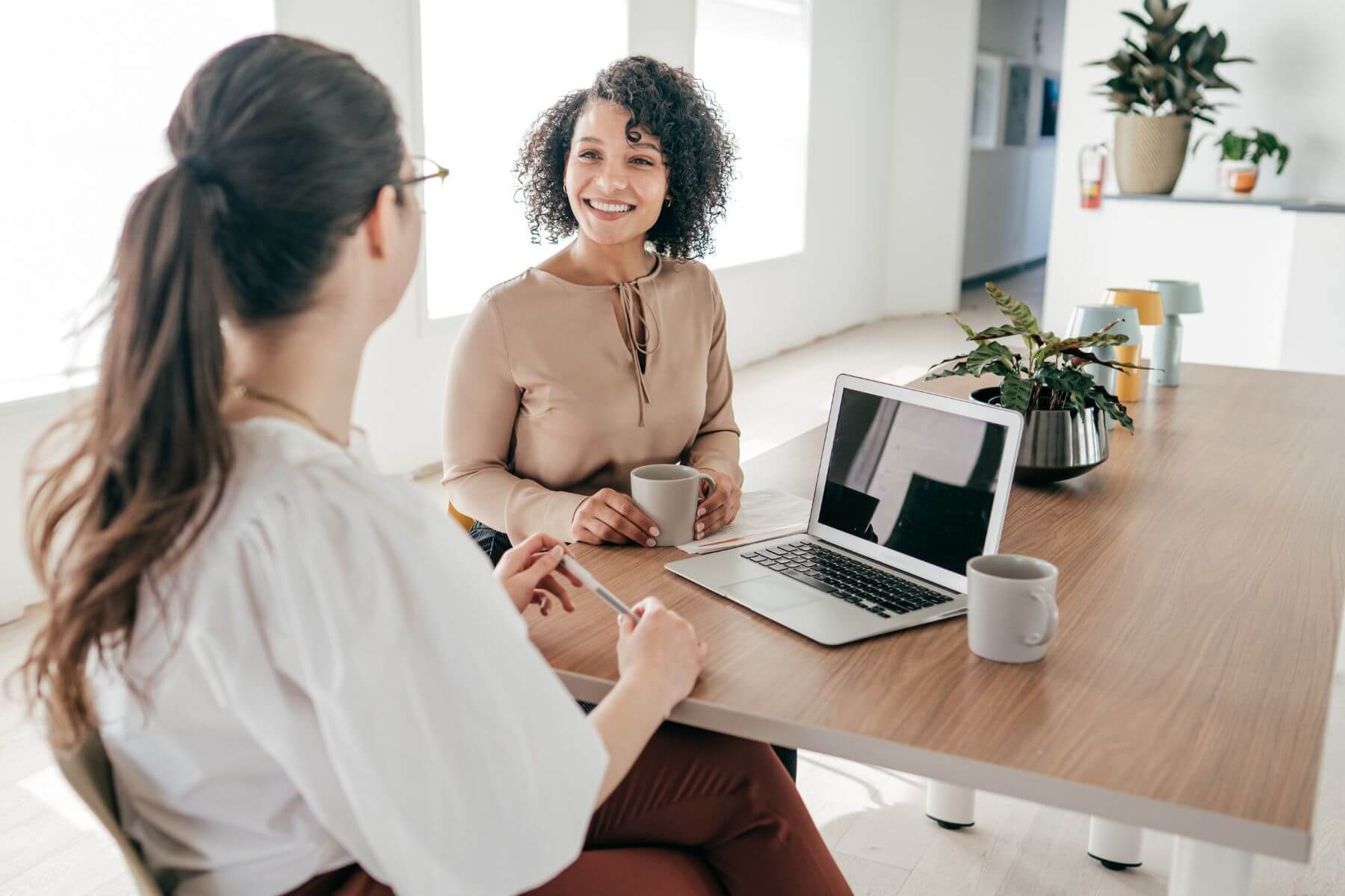 employee telling her boss shes leaving